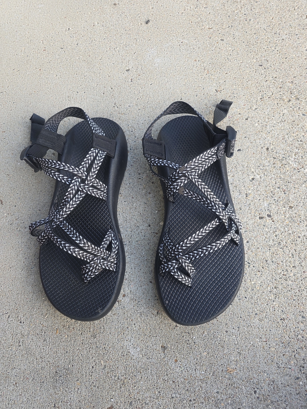 Chaco Black Strappy Outdoor Sandals - Women's Size 10